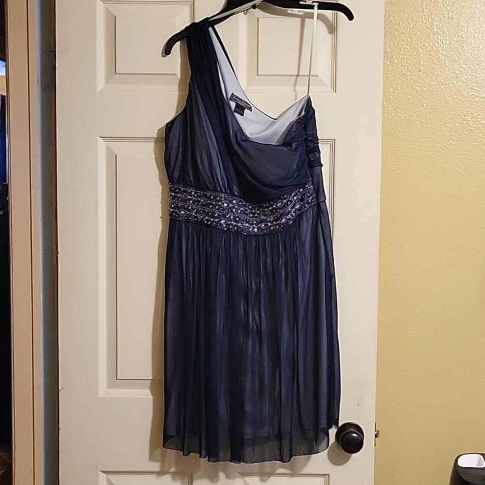 Navy blue dress that can be worn for date night or to prom